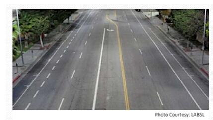 在紧急情况下，冷白街灯提供更好的视觉灵敏度