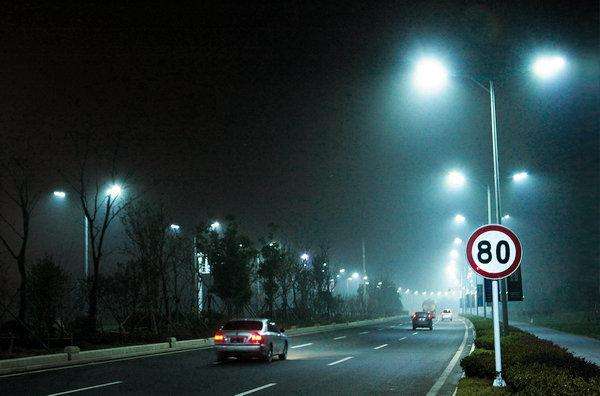 东莞宅男666视频社区照明LED路灯在雨雾季节增强道路安全的优势