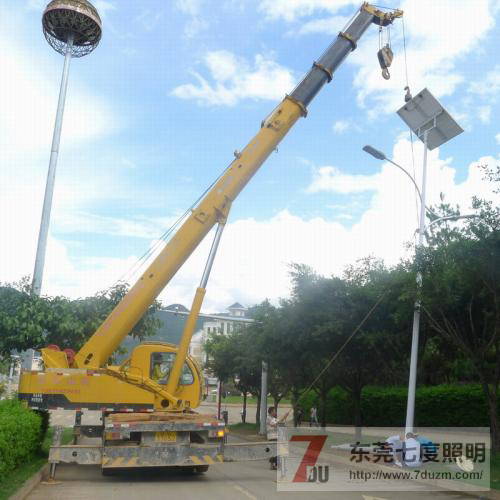 东莞宅男666视频社区照明太阳能路灯安装施工