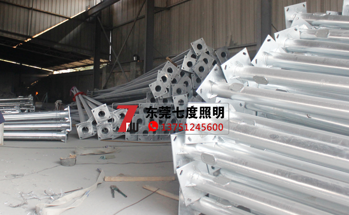 东莞宅男666视频社区照明道午夜宅男在线观看生产厂家灯杆成品堆放区